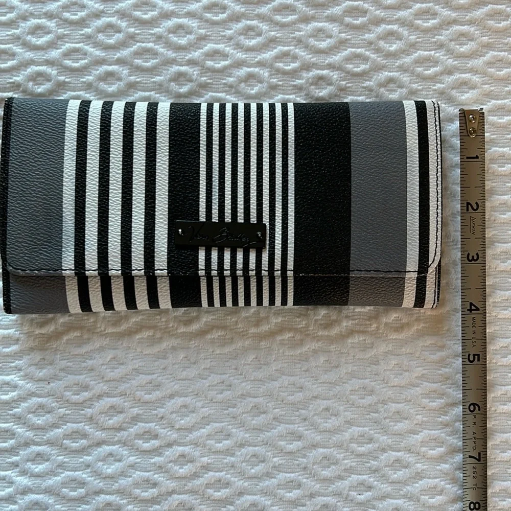 Vera Bradley Textured Wallet - Picture 10 of 11